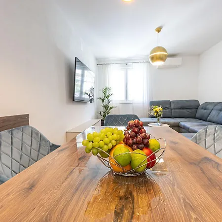 Apartamento Komplett Renoviertes Nur 500 Meter Zum Mit Grill, Smart-tv, Waeschetrockner Crikvenica