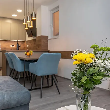 Komplett Renoviertes Nur 500 Meter Zum Mit Grill, Smart-tv, Waeschetrockner Apartamento Crikvenica