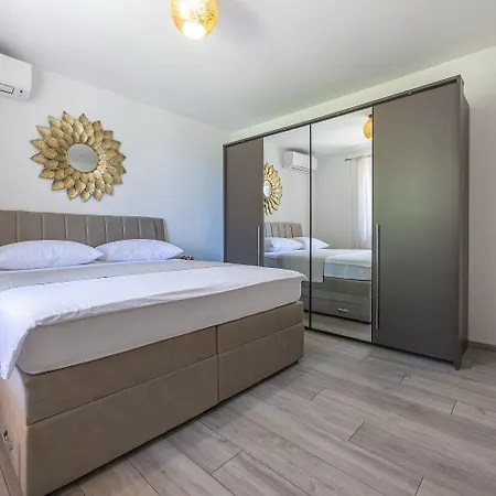 Apartamento Komplett Renoviertes Nur 500 Meter Zum Mit Grill, Smart-tv, Waeschetrockner