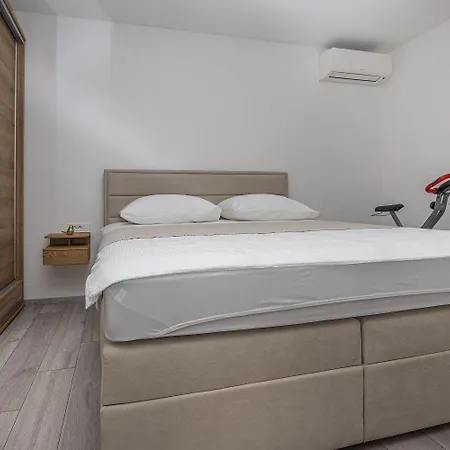 Komplett Renoviertes Nur 500 Meter Zum Mit Grill, Smart-tv, Waeschetrockner *
