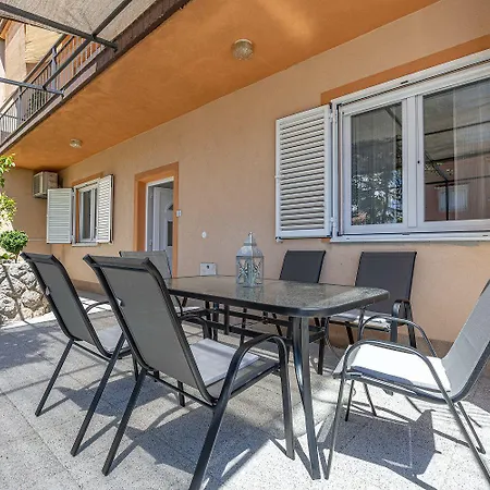 Komplett Renoviertes Nur 500 Meter Zum Mit Grill, Smart-tv, Waeschetrockner *