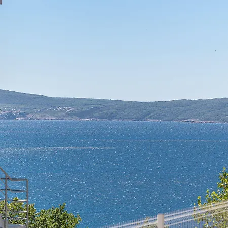 Komplett Renoviertes Nur 500 Meter Zum Mit Grill, Smart-tv, Waeschetrockner * Crikvenica