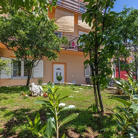 Apartamento Komplett Renoviertes Nur 500 Meter Zum Mit Grill, Smart-tv, Waeschetrockner Crikvenica