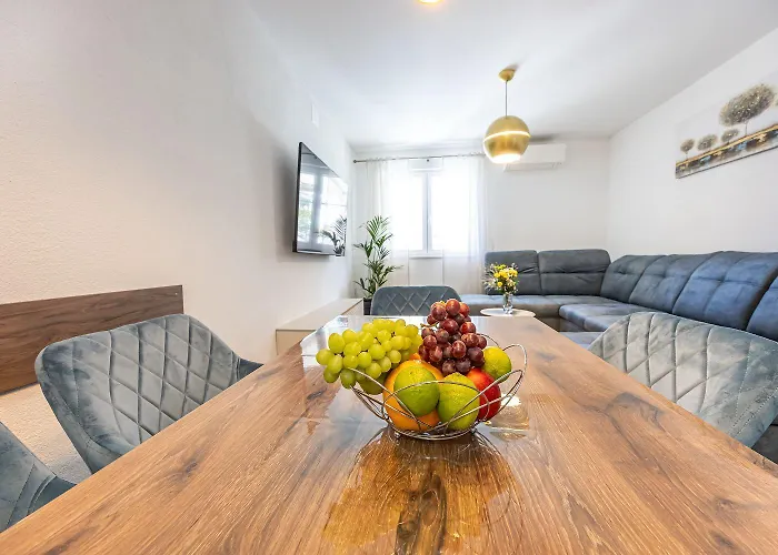 Apartamento Komplett Renoviertes Nur 500 Meter Zum Mit Grill, Smart-tv, Waeschetrockner Crikvenica