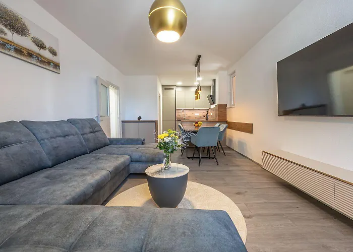 Komplett Renoviertes Nur 500 Meter Zum Mit Grill, Smart-tv, Waeschetrockner Apartamento *
