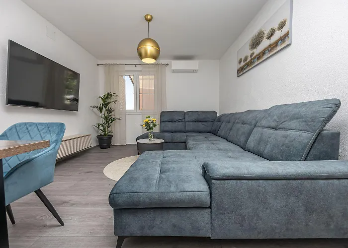 Apartamento Komplett Renoviertes Nur 500 Meter Zum Mit Grill, Smart-tv, Waeschetrockner Crikvenica