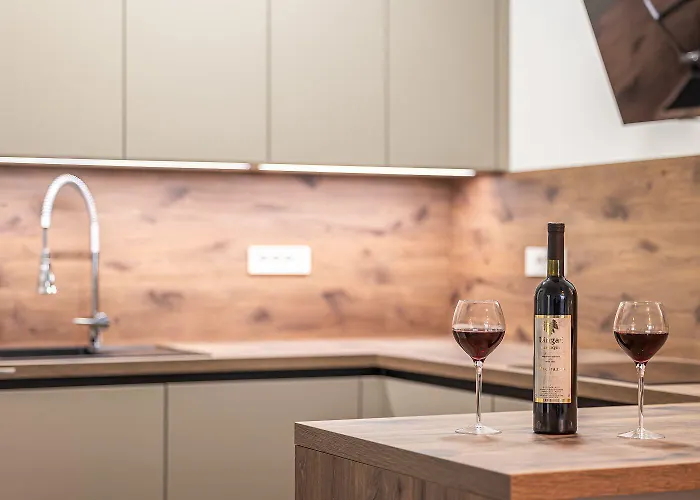 Komplett Renoviertes Nur 500 Meter Zum Mit Grill, Smart-tv, Waeschetrockner Apartamento *