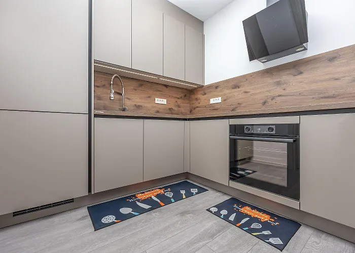 Apartamento Komplett Renoviertes Nur 500 Meter Zum Mit Grill, Smart-tv, Waeschetrockner
