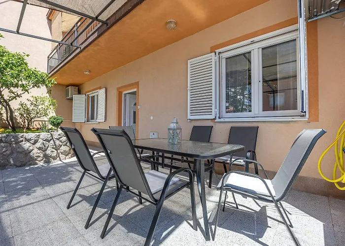 Komplett Renoviertes Nur 500 Meter Zum Mit Grill, Smart-tv, Waeschetrockner *