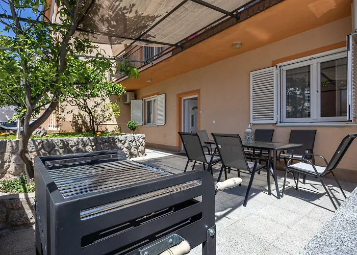Apartamento Komplett Renoviertes Nur 500 Meter Zum Mit Grill, Smart-tv, Waeschetrockner *