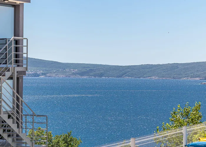 Komplett Renoviertes Nur 500 Meter Zum Mit Grill, Smart-tv, Waeschetrockner * Crikvenica