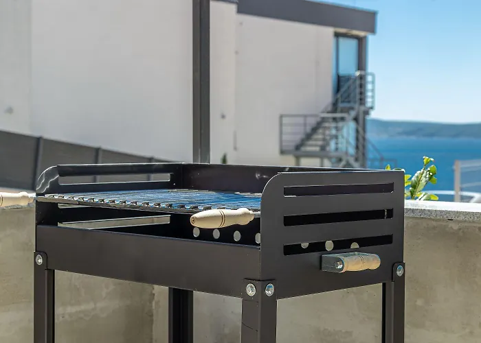 Komplett Renoviertes Nur 500 Meter Zum Mit Grill, Smart-tv, Waeschetrockner Apartamento *