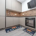 Apartment Komplett Renoviertes Nur 500 Meter Zum Mit Grill, Smart-tv, Waeschetrockner