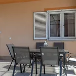 Komplett Renoviertes Nur 500 Meter Zum Mit Grill, Smart-tv, Waeschetrockner Crikvenica