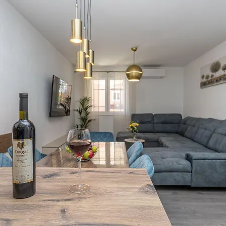 Apartment Komplett Renoviertes Nur 500 Meter Zum Mit Grill, Smart-tv, Waeschetrockner Crikvenica