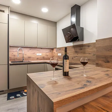 Appartement Komplett Renoviertes Nur 500 Meter Zum Mit Grill, Smart-tv, Waeschetrockner *