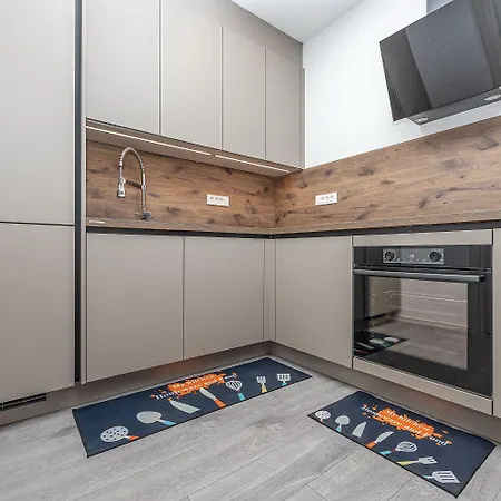 Appartement Komplett Renoviertes Nur 500 Meter Zum Mit Grill, Smart-tv, Waeschetrockner