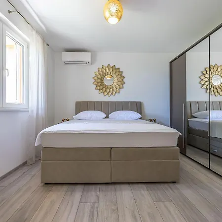 Appartement Komplett Renoviertes Nur 500 Meter Zum Mit Grill, Smart-tv, Waeschetrockner Crikvenica