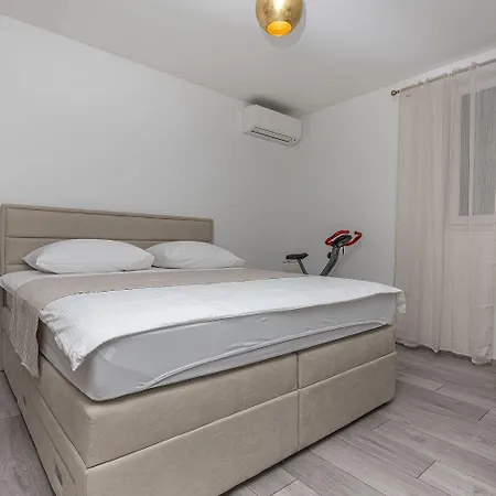 Komplett Renoviertes Nur 500 Meter Zum Mit Grill, Smart-tv, Waeschetrockner *