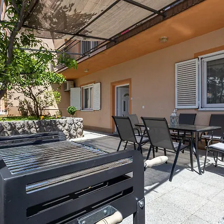 Appartement Komplett Renoviertes Nur 500 Meter Zum Mit Grill, Smart-tv, Waeschetrockner *