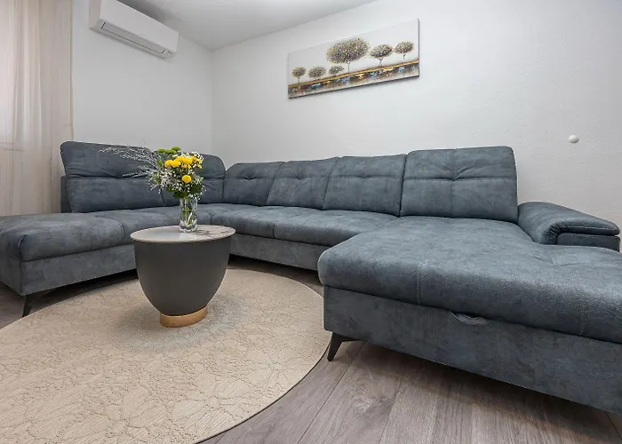 Komplett Renoviertes Nur 500 Meter Zum Mit Grill, Smart-tv, Waeschetrockner Apartment