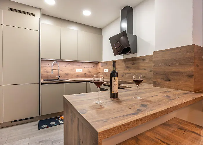 Apartment Komplett Renoviertes Nur 500 Meter Zum Mit Grill, Smart-tv, Waeschetrockner *