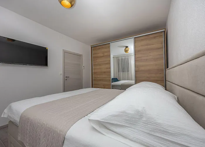 Komplett Renoviertes Nur 500 Meter Zum Mit Grill, Smart-tv, Waeschetrockner * Crikvenica