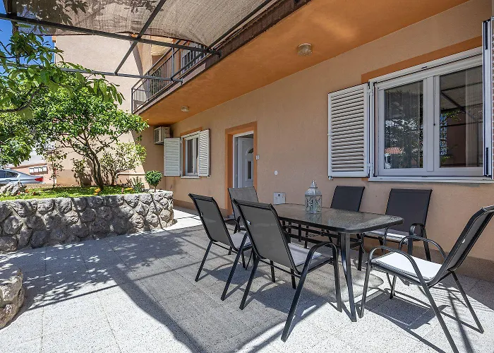 Komplett Renoviertes Nur 500 Meter Zum Mit Grill, Smart-tv, Waeschetrockner * Crikvenica